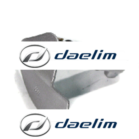 Genuine Front Right Footrest Foot Peg Bracket Set Daelim Sn125
